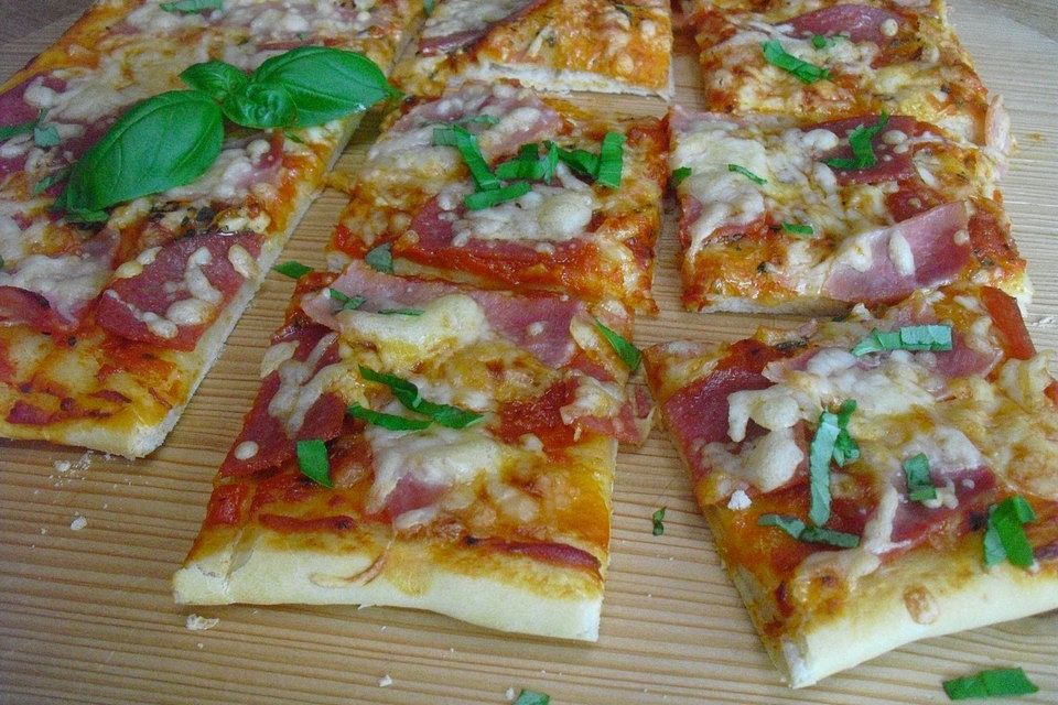 Käse - Salami - Kochschinkenpizza