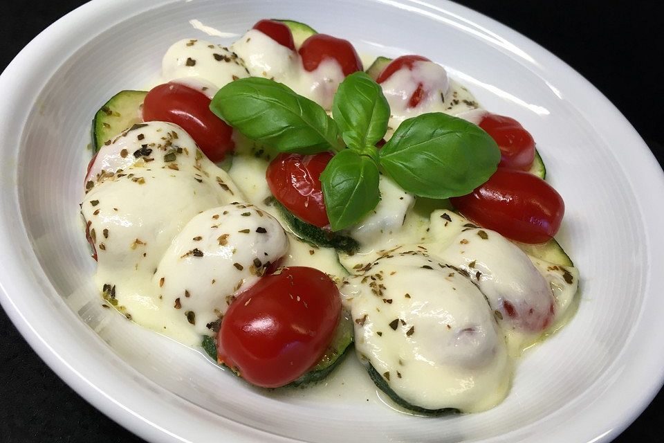 Zucchini - Mozzarella - Tomaten - Gemüse