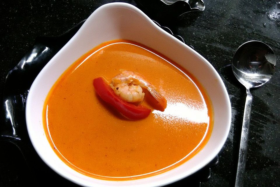 Krabbencremesuppe mit roter Paprika