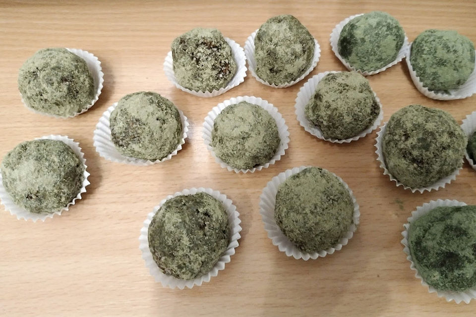 Grüne Energy Balls