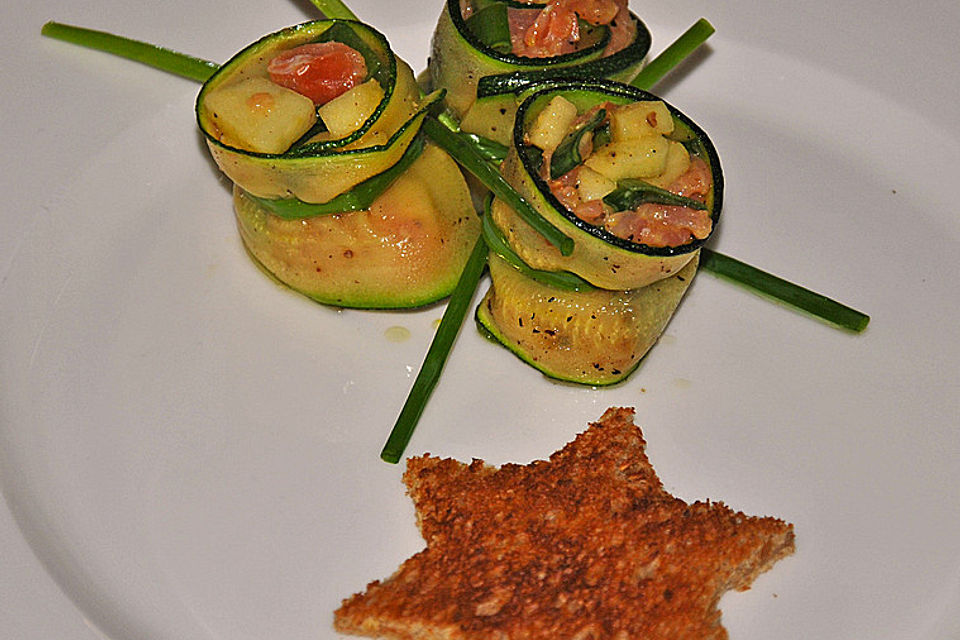 Zucchini - Räucherlachs - Röllchen