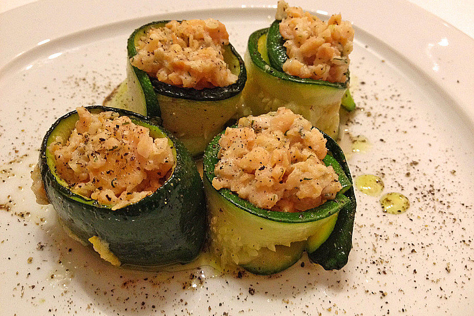 Zucchini - Räucherlachs - Röllchen