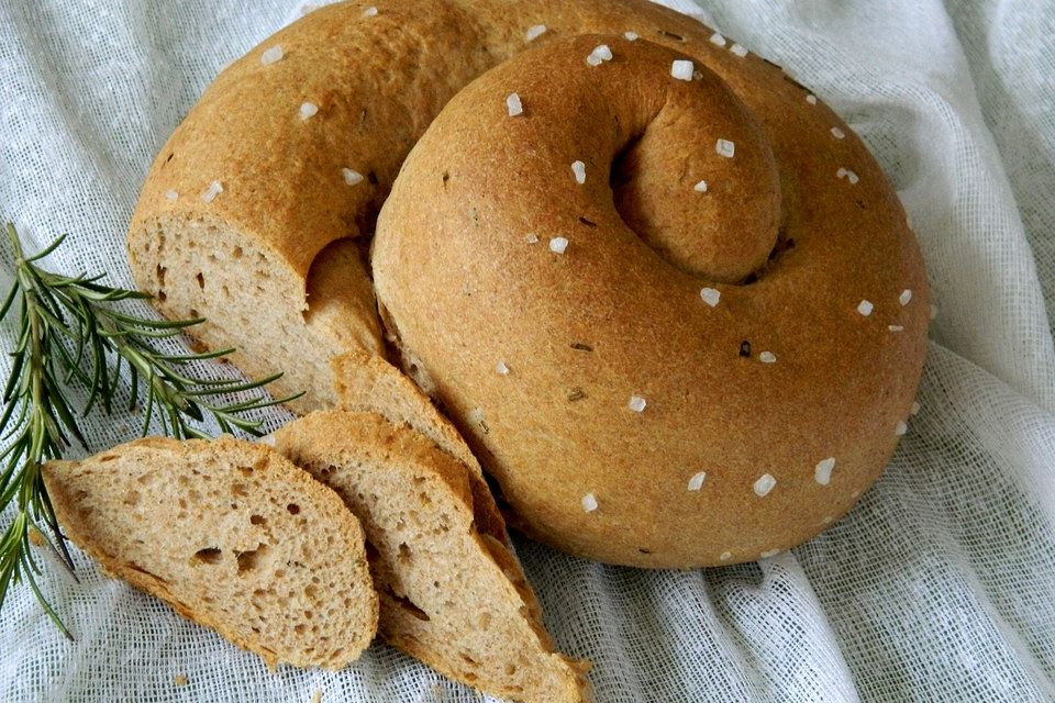 Mediterrane Brotschnecke mit Meersalz