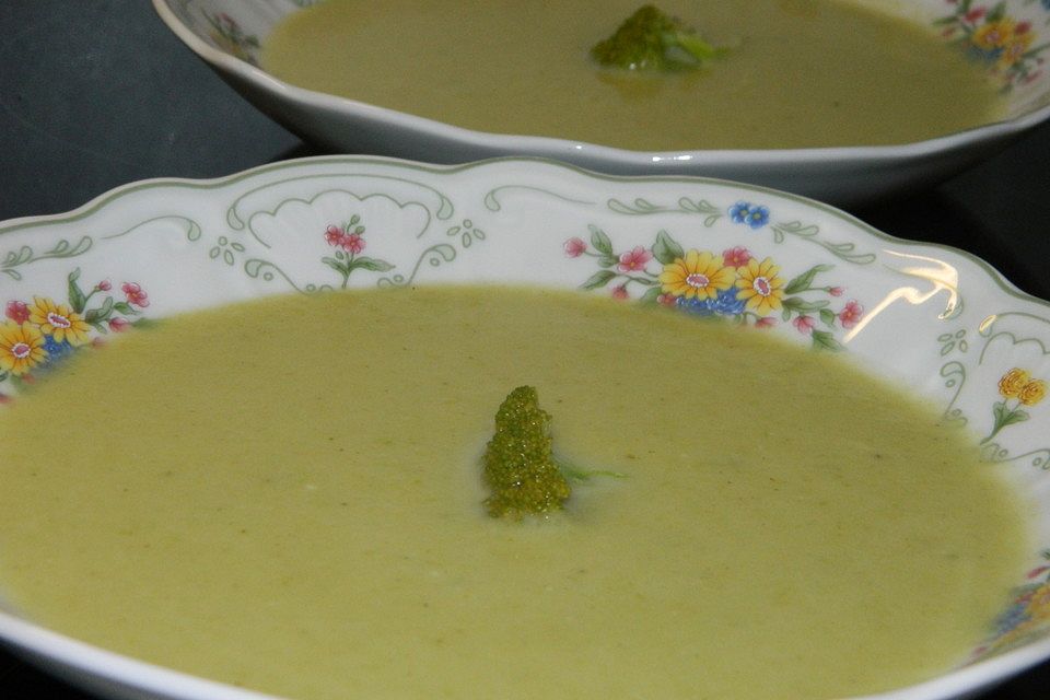 Brokkoli-Kokosmilch-Cremesuppe