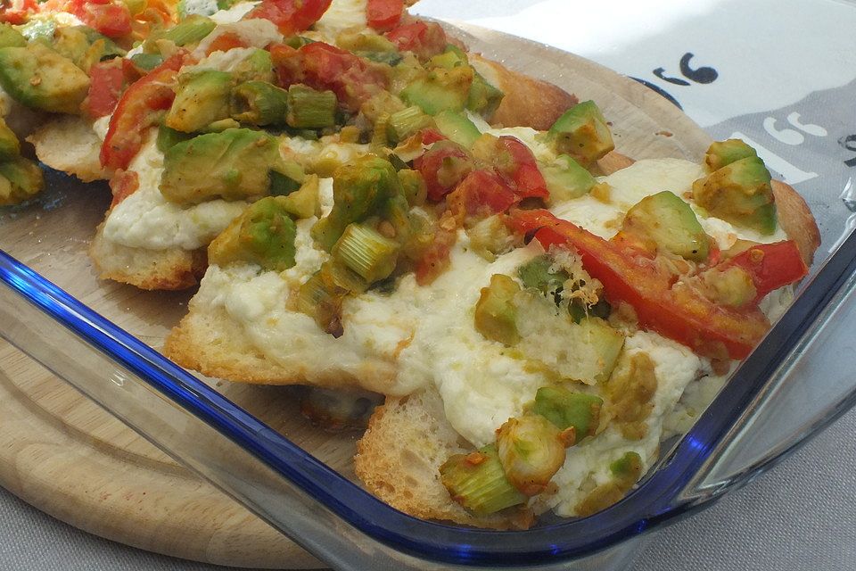 Bruschetta mit Avocado