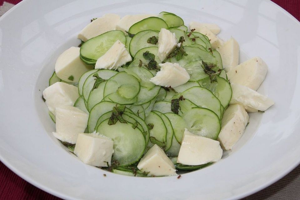 Gurkensalat mit Feta