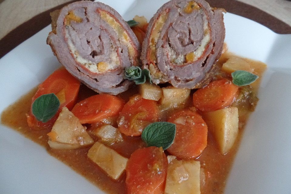 Rouladen mit Feta-Aprikosenceme