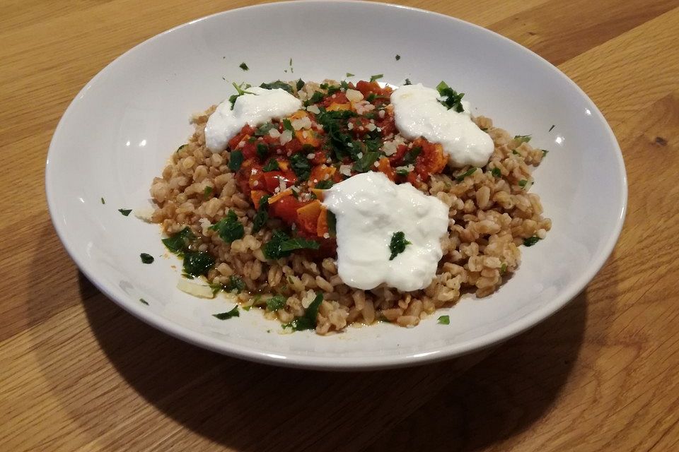 Dinkel mit pikanter Tomatensoße