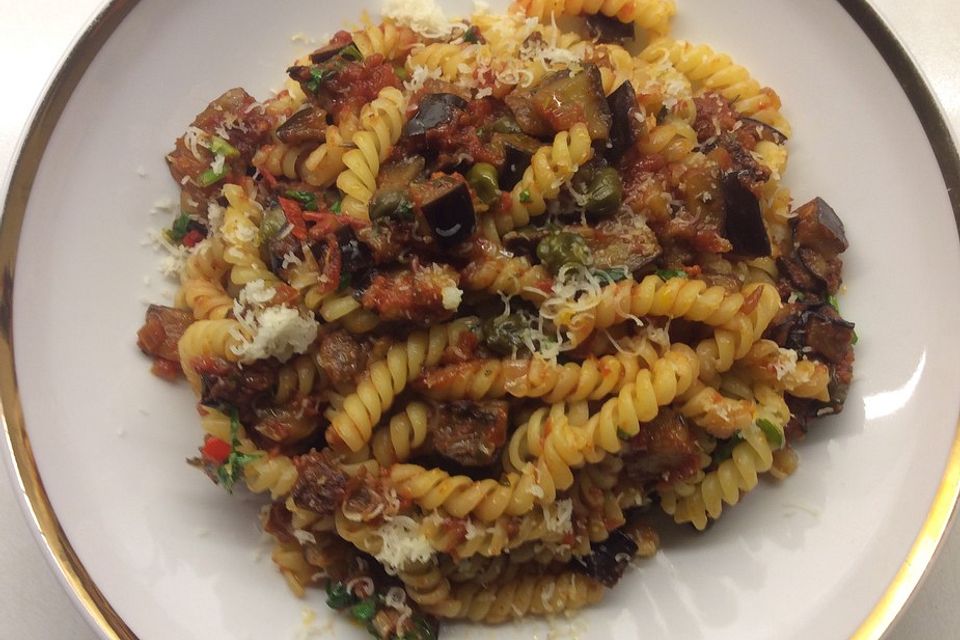 Fusilli mit Auberginen-Tomatensauce