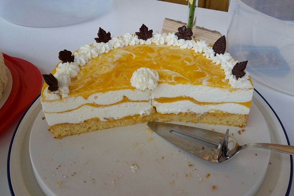 Käsesahnetorte mit Pfirsichen