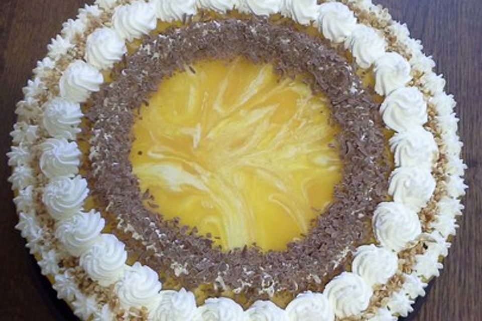 Käsesahnetorte mit Pfirsichen