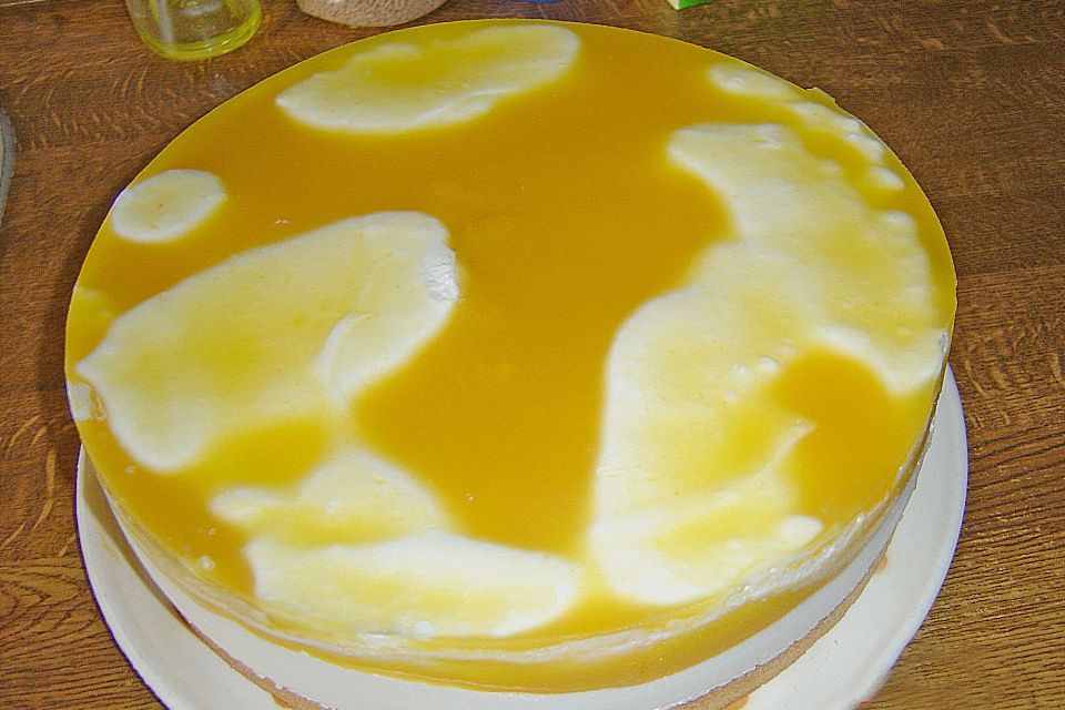 Käsesahnetorte mit Pfirsichen