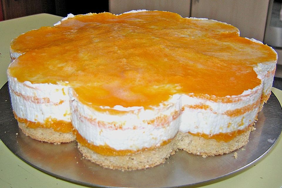 Käsesahnetorte mit Pfirsichen