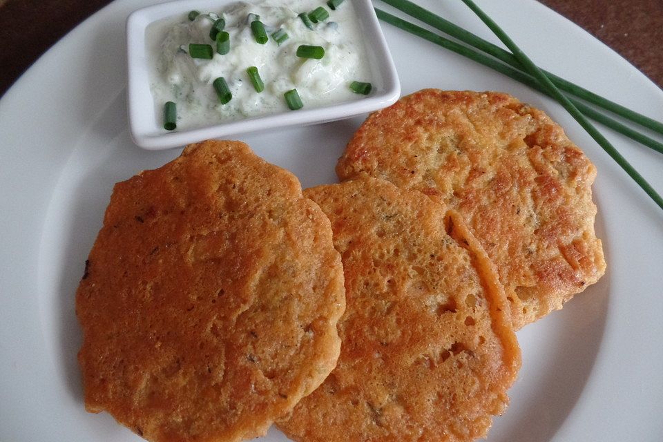 Linsenpuffer mit Joghurt-Dip