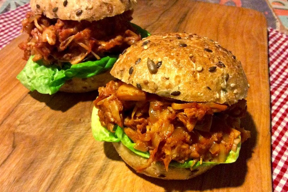 Veganer Pulled Jackfruit Burger