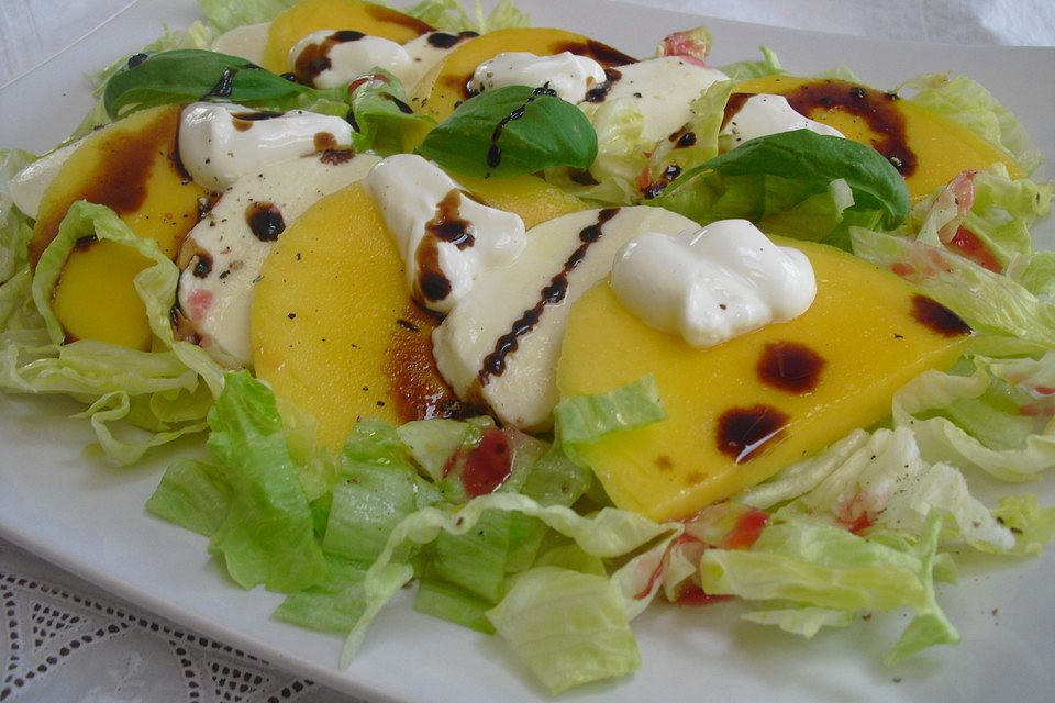 Mango-Mozzarella auf Rucola