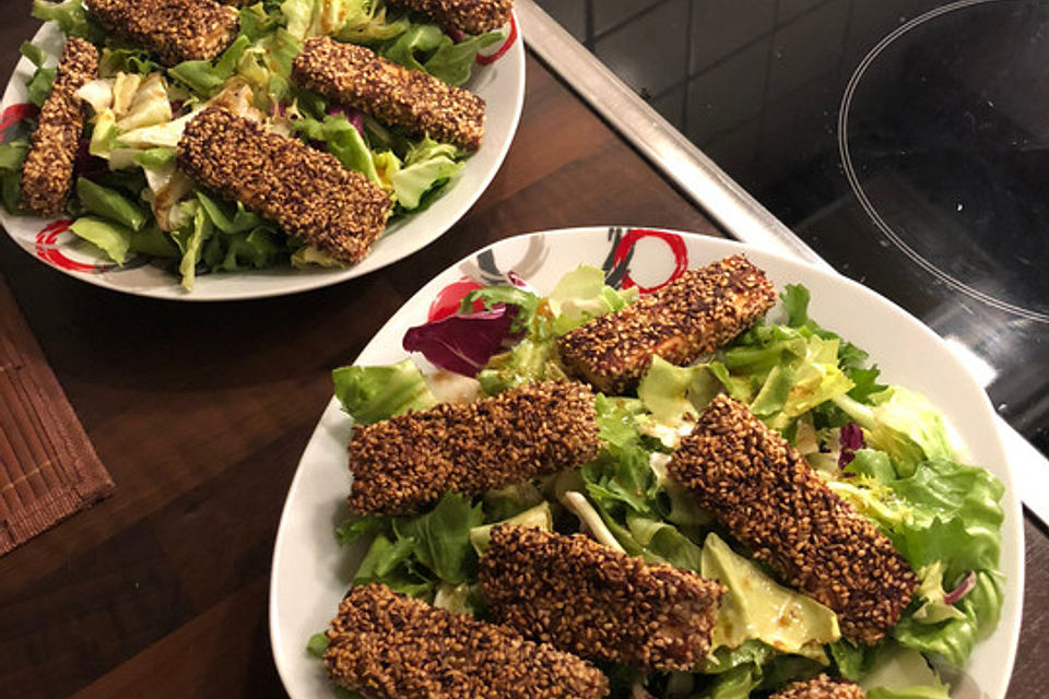 Blattsalat mit Chili-Tofu