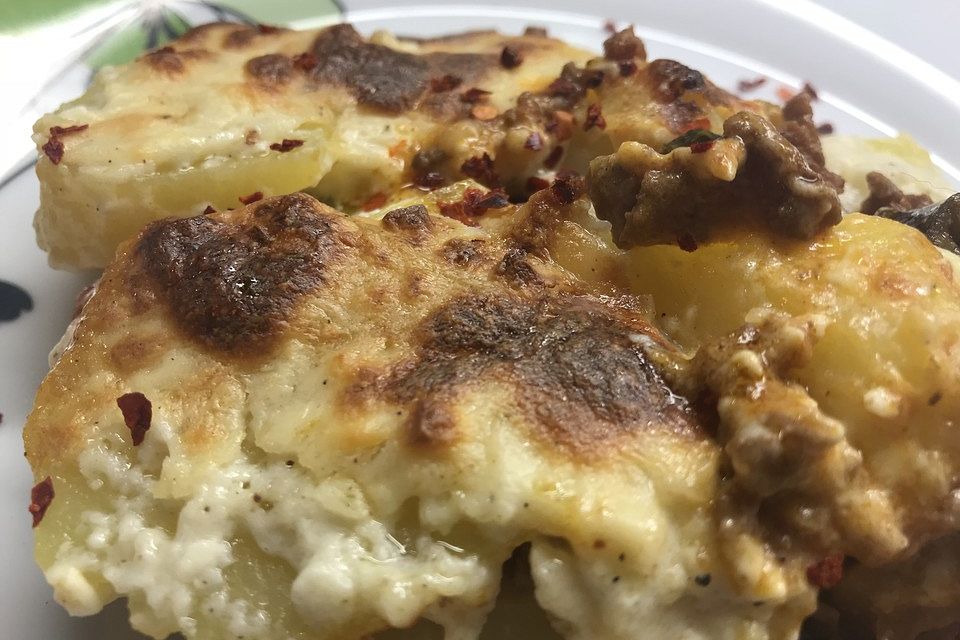 Moussaka mit Schafskäse - Bechamelsauce