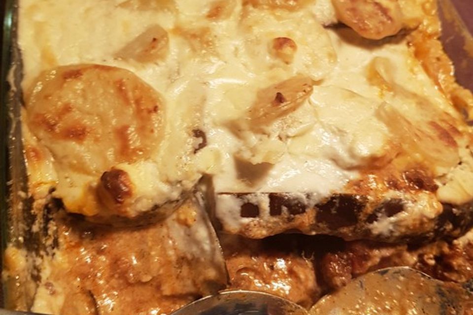 Moussaka mit Schafskäse - Bechamelsauce