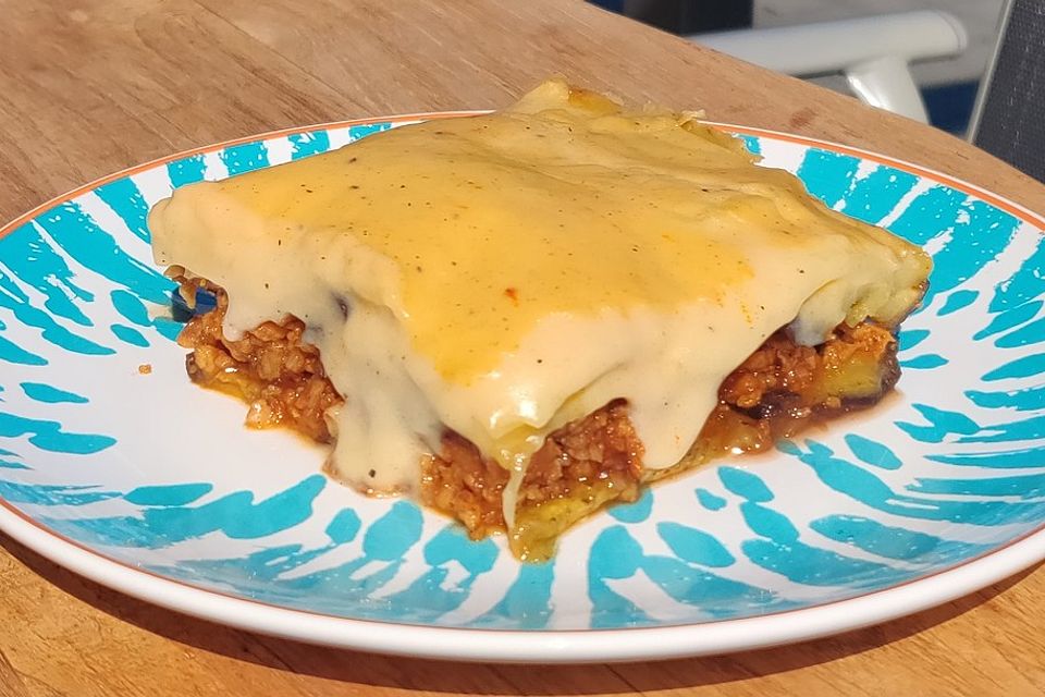 Moussaka mit Schafskäse - Bechamelsauce