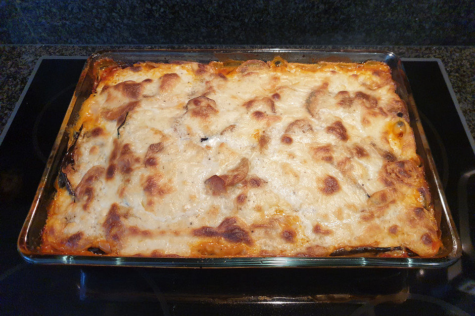 Moussaka mit Schafskäse - Bechamelsauce