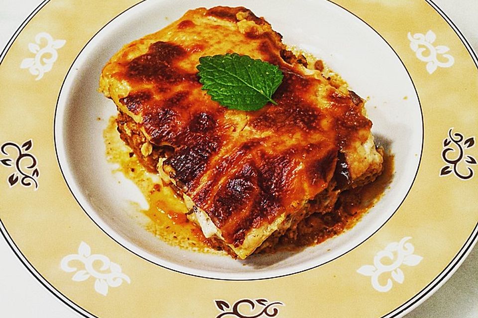 Moussaka mit Schafskäse - Bechamelsauce