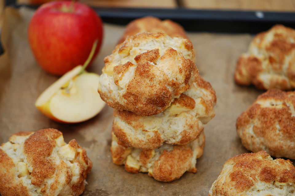 Gebackene Apfel-Quark-Bällchen