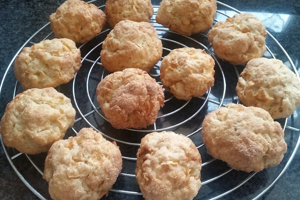 Gebackene Apfel-Quark-Bällchen