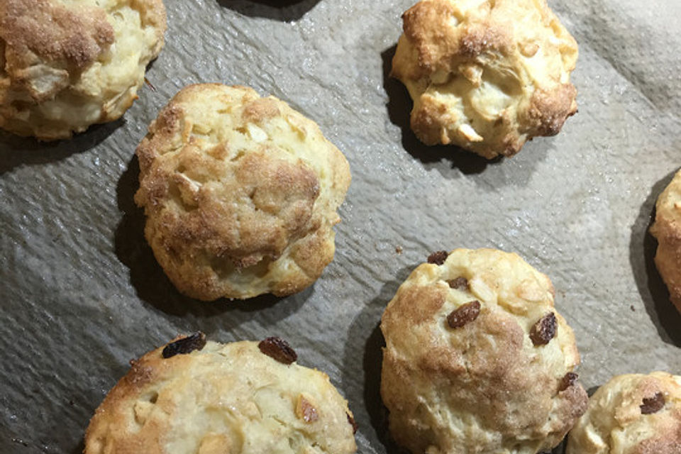 Gebackene Apfel-Quark-Bällchen