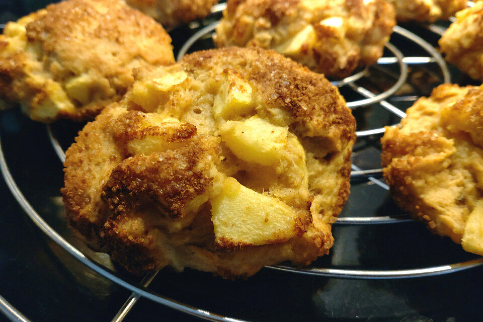 Gebackene Apfel-Quark-Bällchen