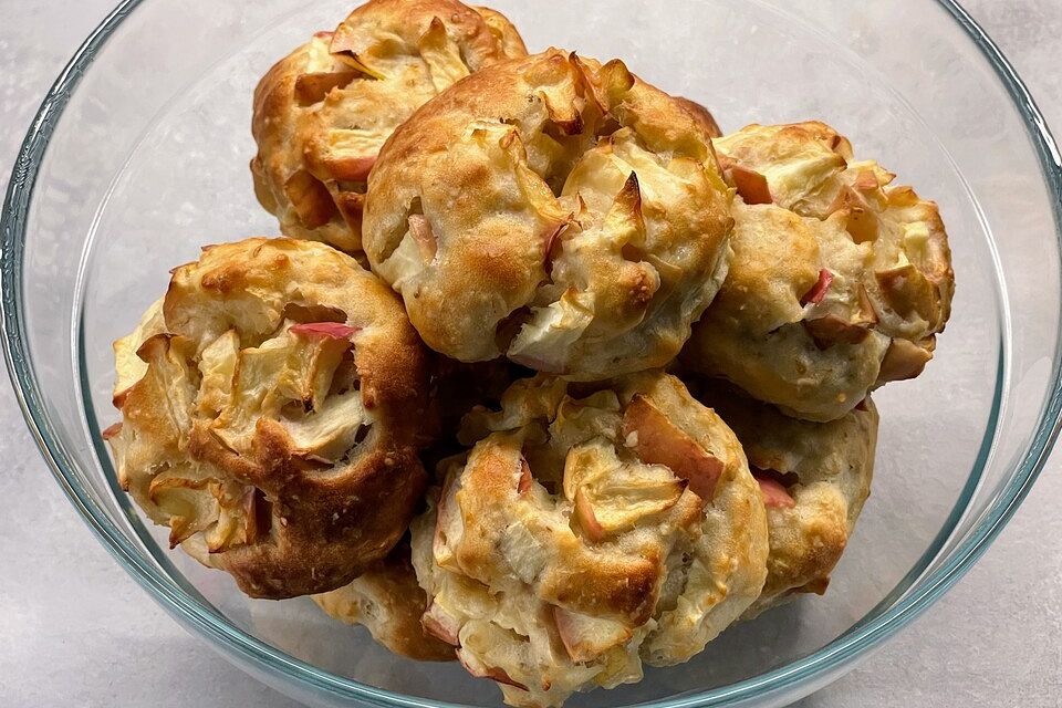 Gebackene Apfel-Quark-Bällchen