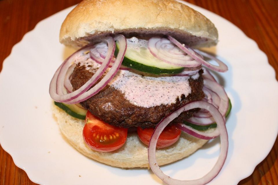 Wagyu-Burger mit Ziegenjoghurt