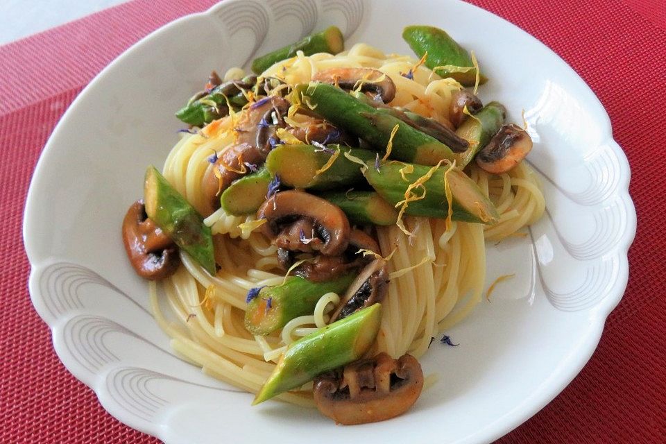 Spargelpasta mit Champignons