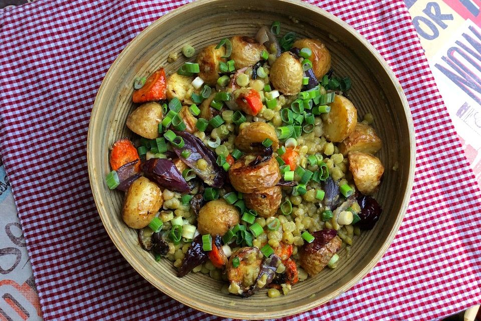 Warmer Erbsensalat mit Röstgemüse