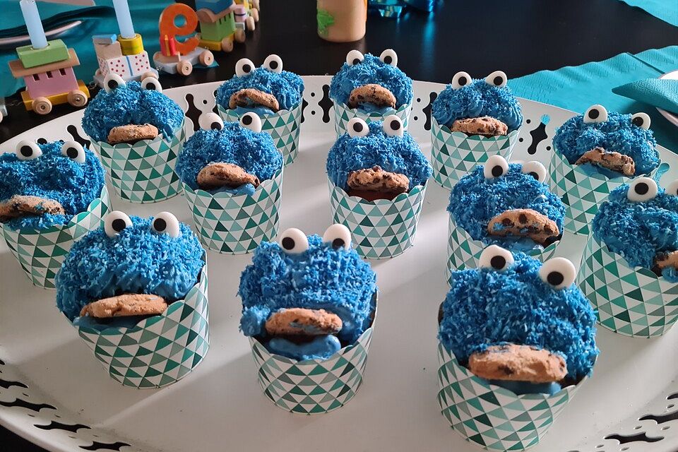 Überraschungs-Krümelmonster-Cupcakes