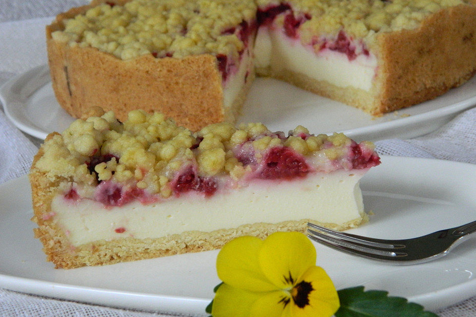 Himbeer-Streuselkuchen mit Schmand