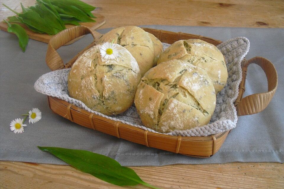 Bärlauchbrötchen mit Dinkelmehl