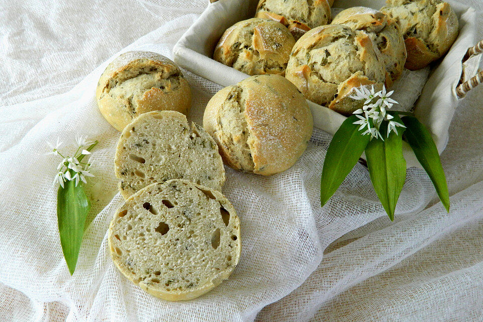 Bärlauchbrötchen mit Dinkelmehl