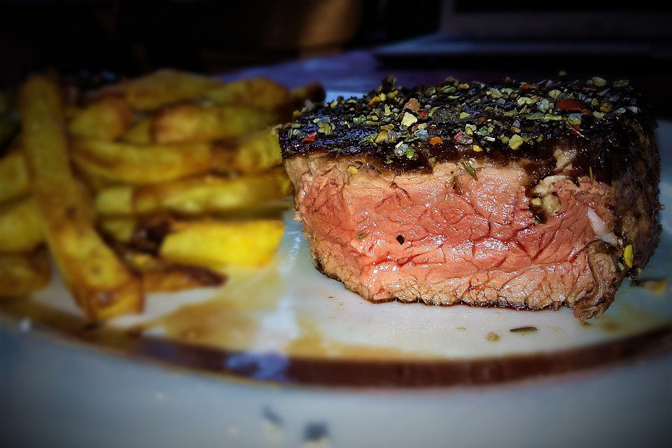 Rinderfiletsteak mit frischen Kartoffelecken