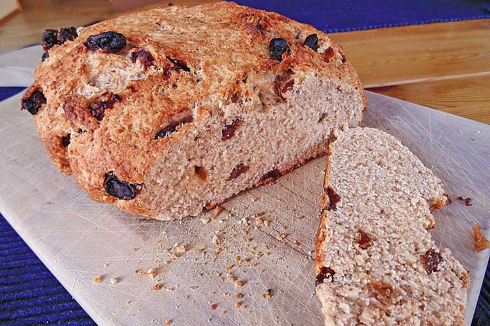 Rosinenbrot mit Kokosmilch