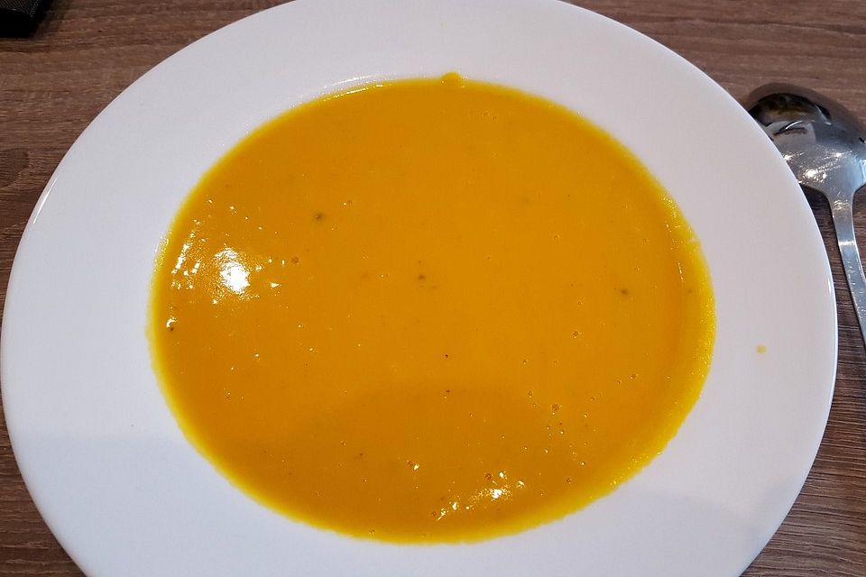 Süßkartoffel-Möhren-Ingwer-Suppe