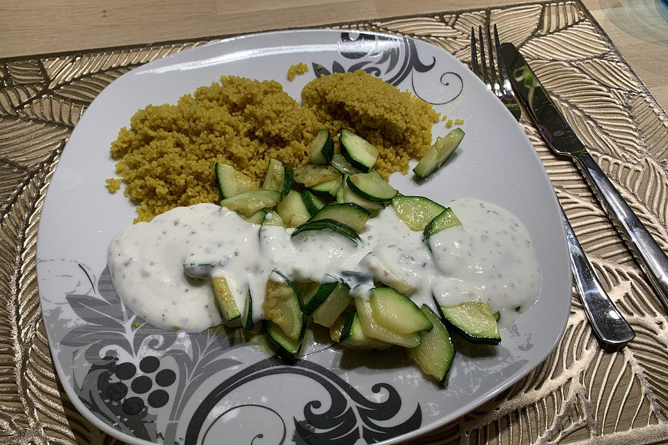 Marokkanischer Couscous mit Zucchini