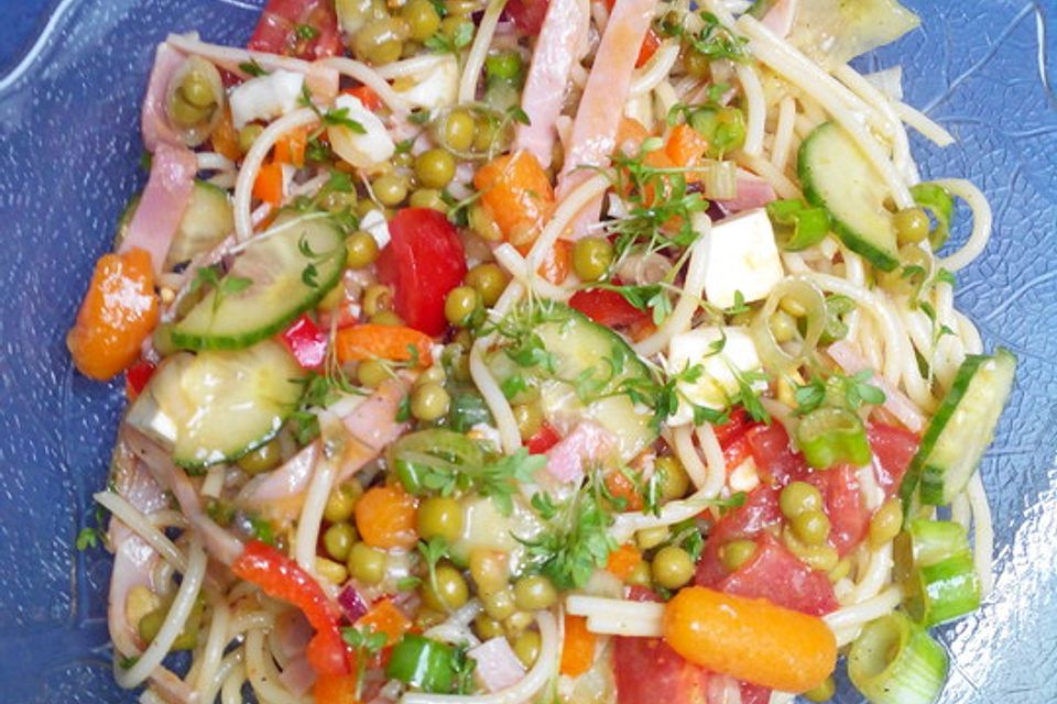 Spaghetti-Salat mit Schafskäse