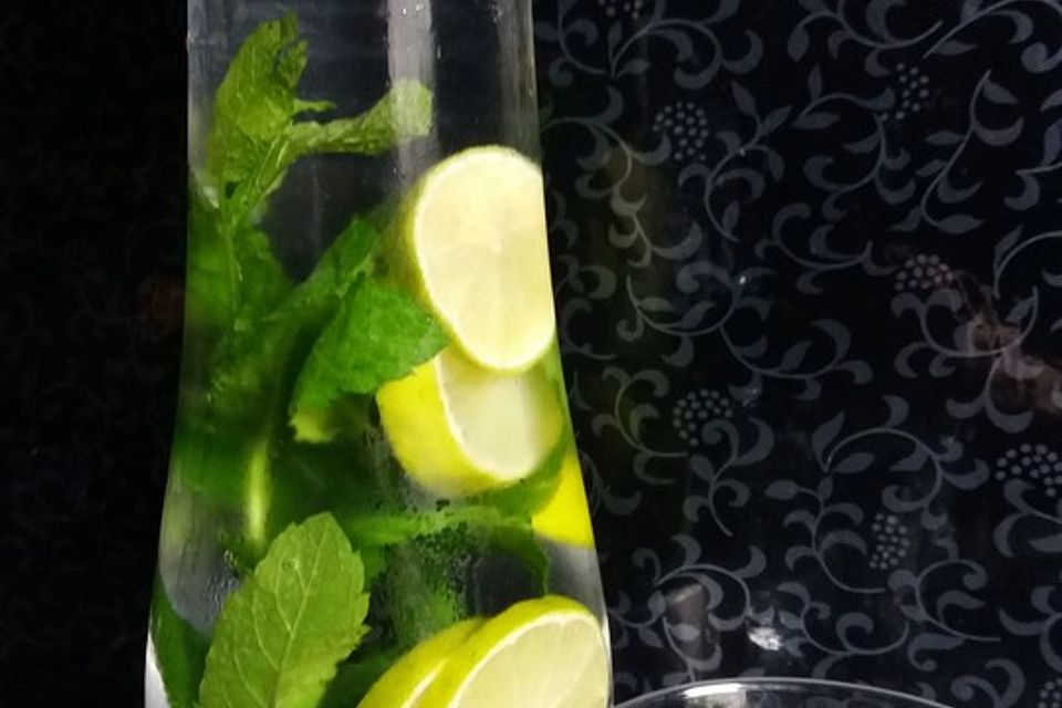 Minzwasser mit Limette