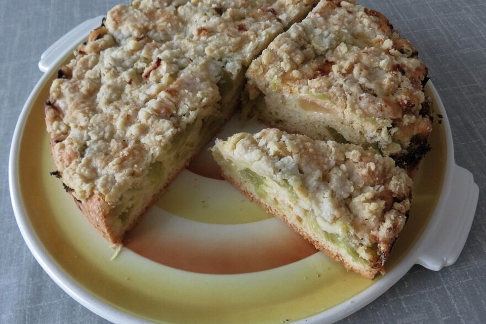 Rhabarber-Kuchen mit Streuseln