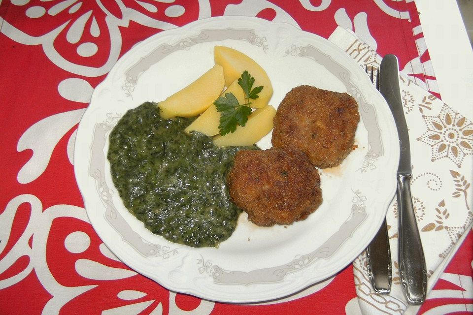 Fleischküchle mit Rahmspinat & Salzkartoffeln