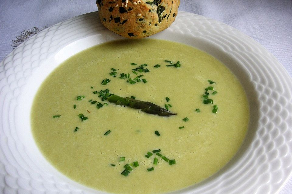 Grüne Spargelcremesuppe