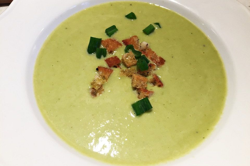 Grüne Spargelcremesuppe