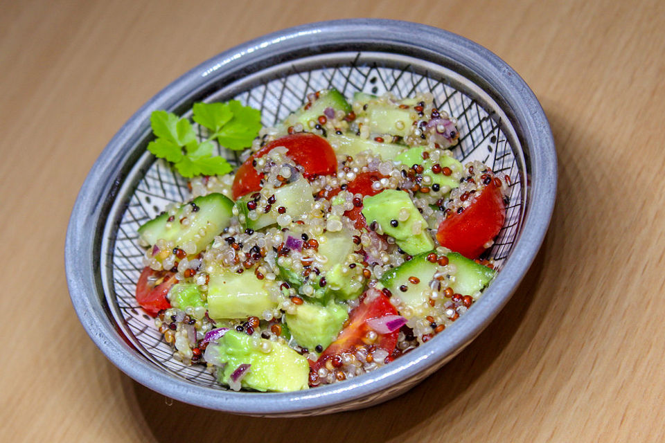 Quinoa-Tomaten-Avocado-Salat