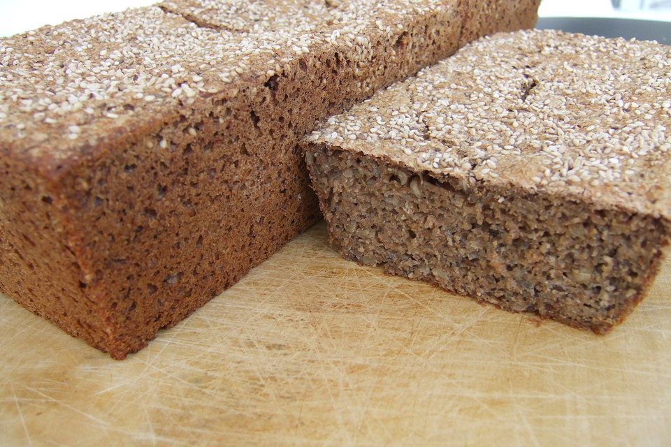 Schwarzbrot, saftig und mild